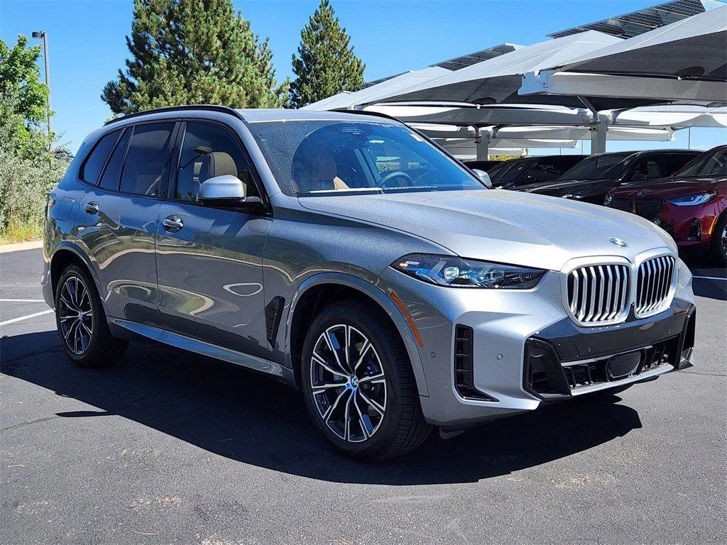 Used 2026 Skyscraper Grey Metallic BMW xDrive40i image 5
