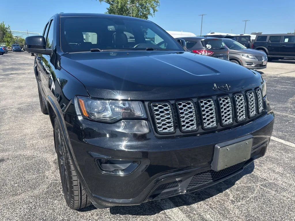 Certified Used 2019 Diamond Black Jeep Altitude image 52