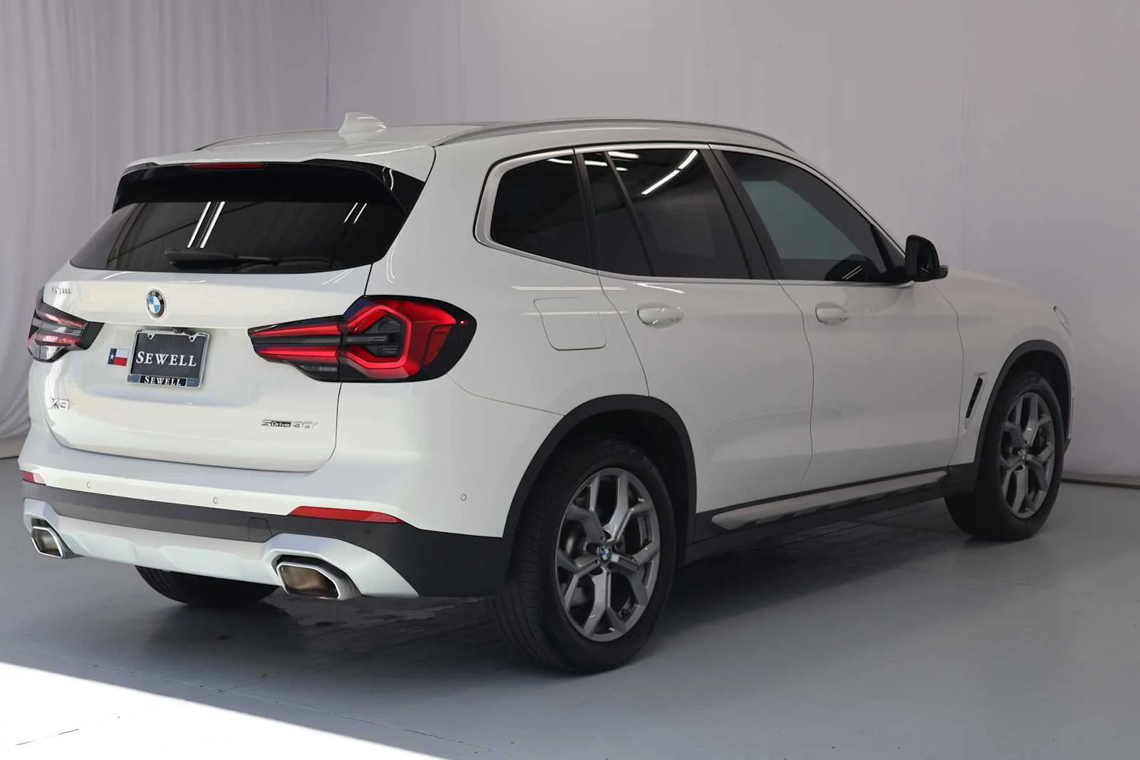 Used 2024 Alpine White BMW sDrive30i image 8