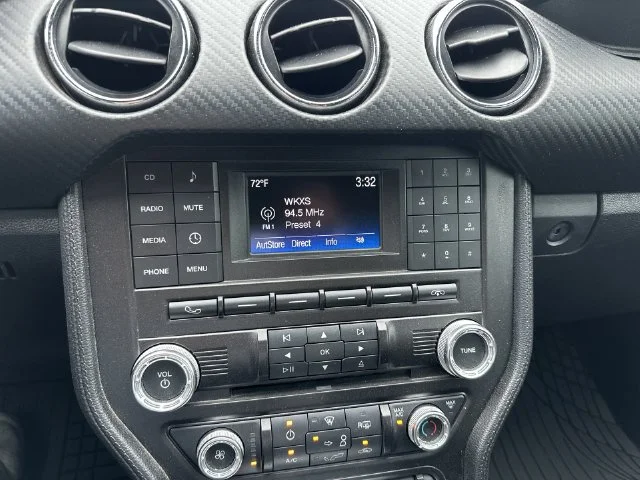 Used 2016 White Ford V6 image 17