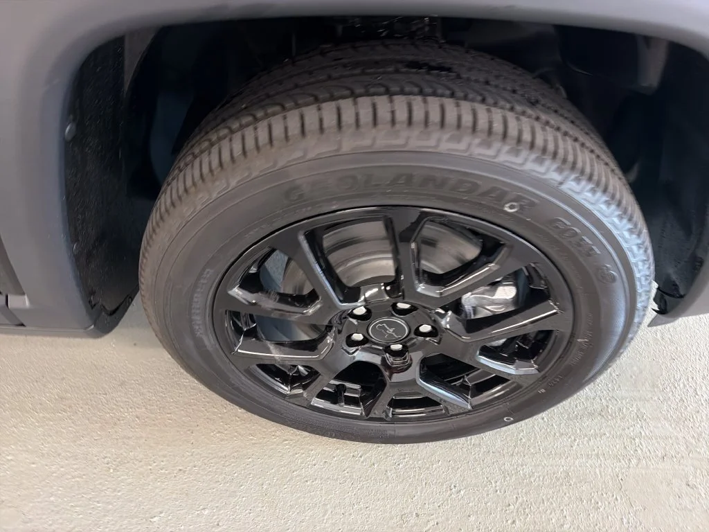 New 2027 Black Jeep Latitude image 4