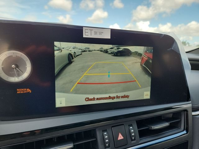 2025 Lexus ES 350 - Photo 17