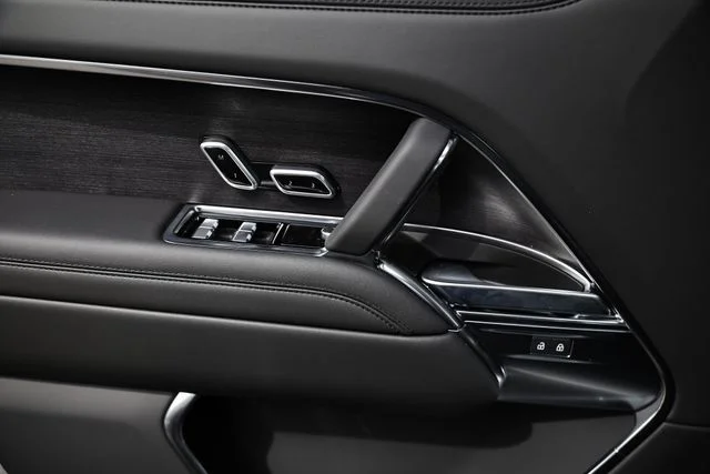 New 2026 Santorini Black Land Rover SE image 16