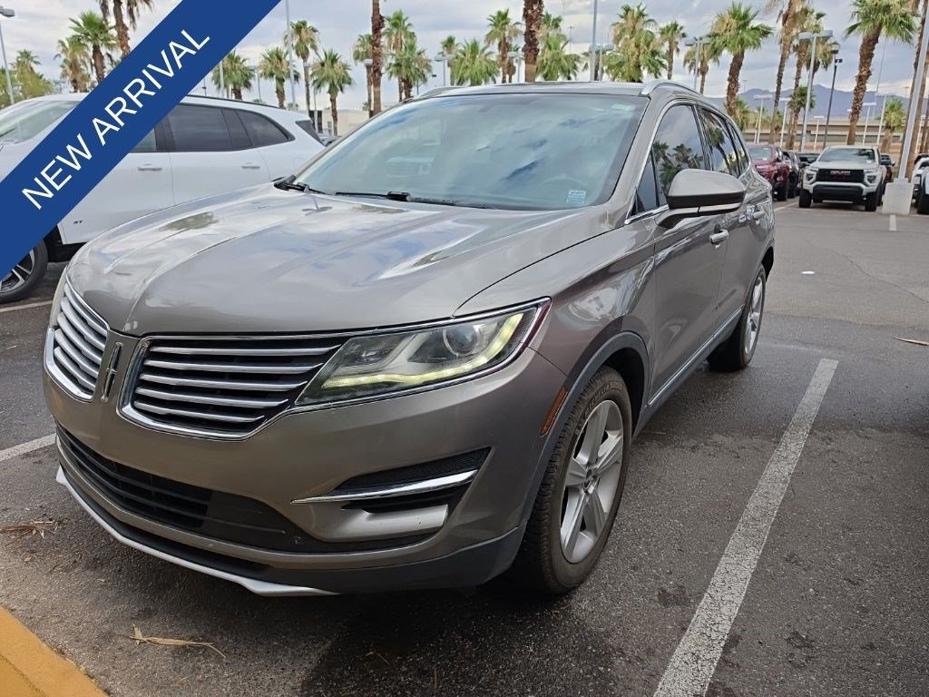 Used 2017 Ingot Silver Metallic Lincoln Premiere image 12