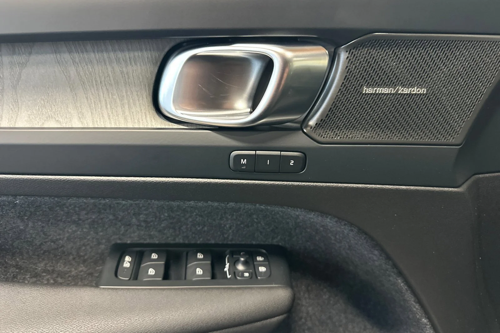 2026 Volvo XC40 Ultra - Photo 8