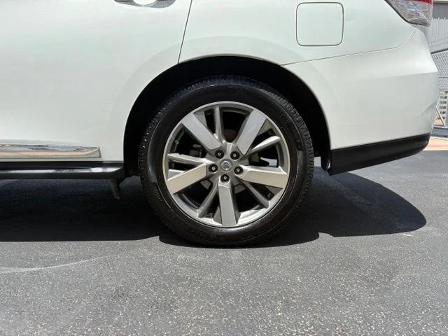 Used 2013 Moonlight White Nissan Platinum image 18