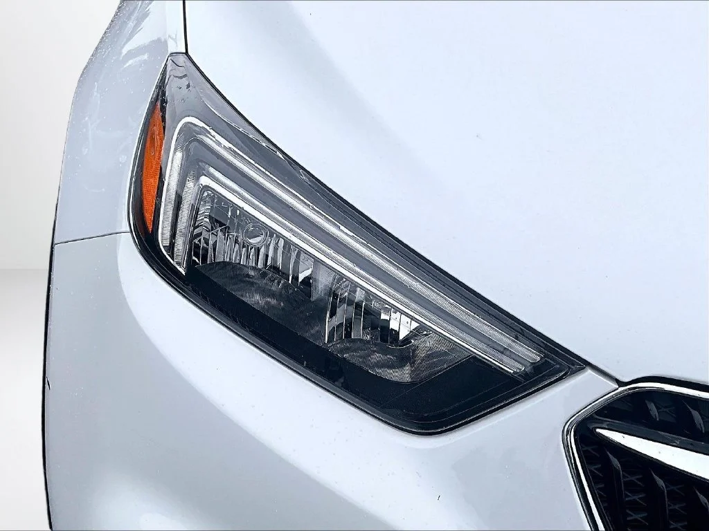 Used 2018 White Buick Preferred image 27