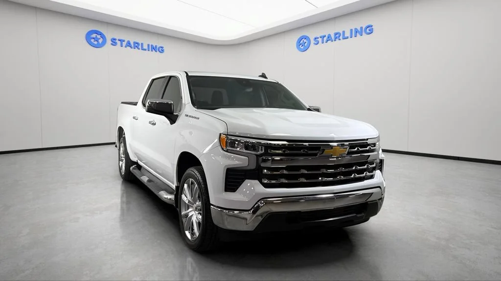 Used 2024 Summit White Chevrolet LT image 14