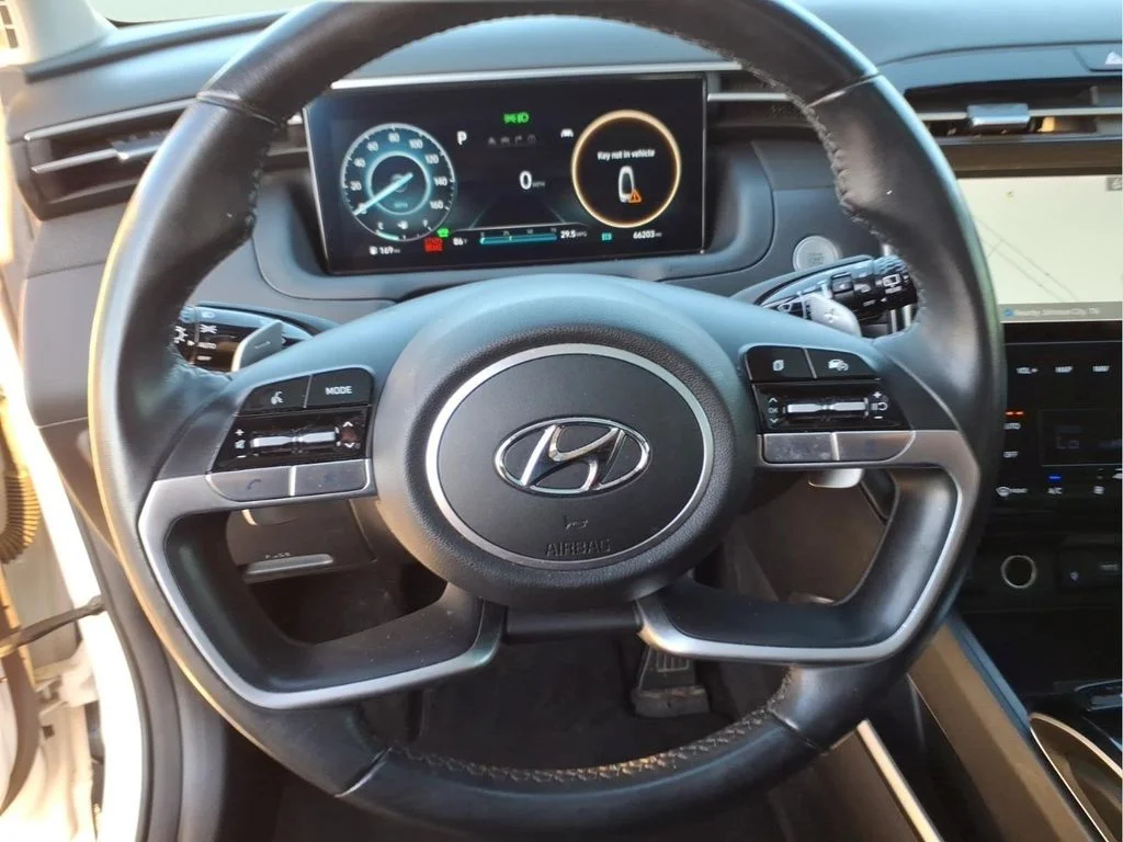Used 2024 White Hyundai SEL Convenience image 23