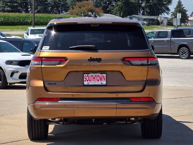 New 2026 Copper Shino Metallic Clear-Coat Exterior Paint Jeep Limited Reserve image 6