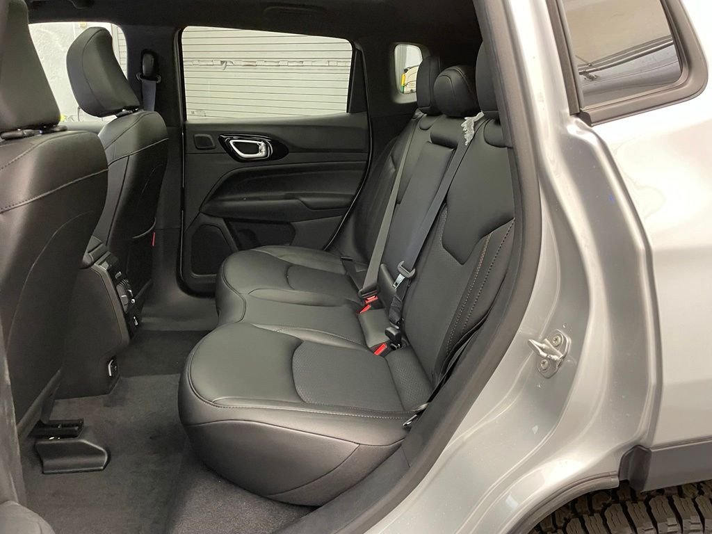 New 2026 Silver Zynith Metallic Clear-Coat Exterior Paint Jeep Trailhawk image 17