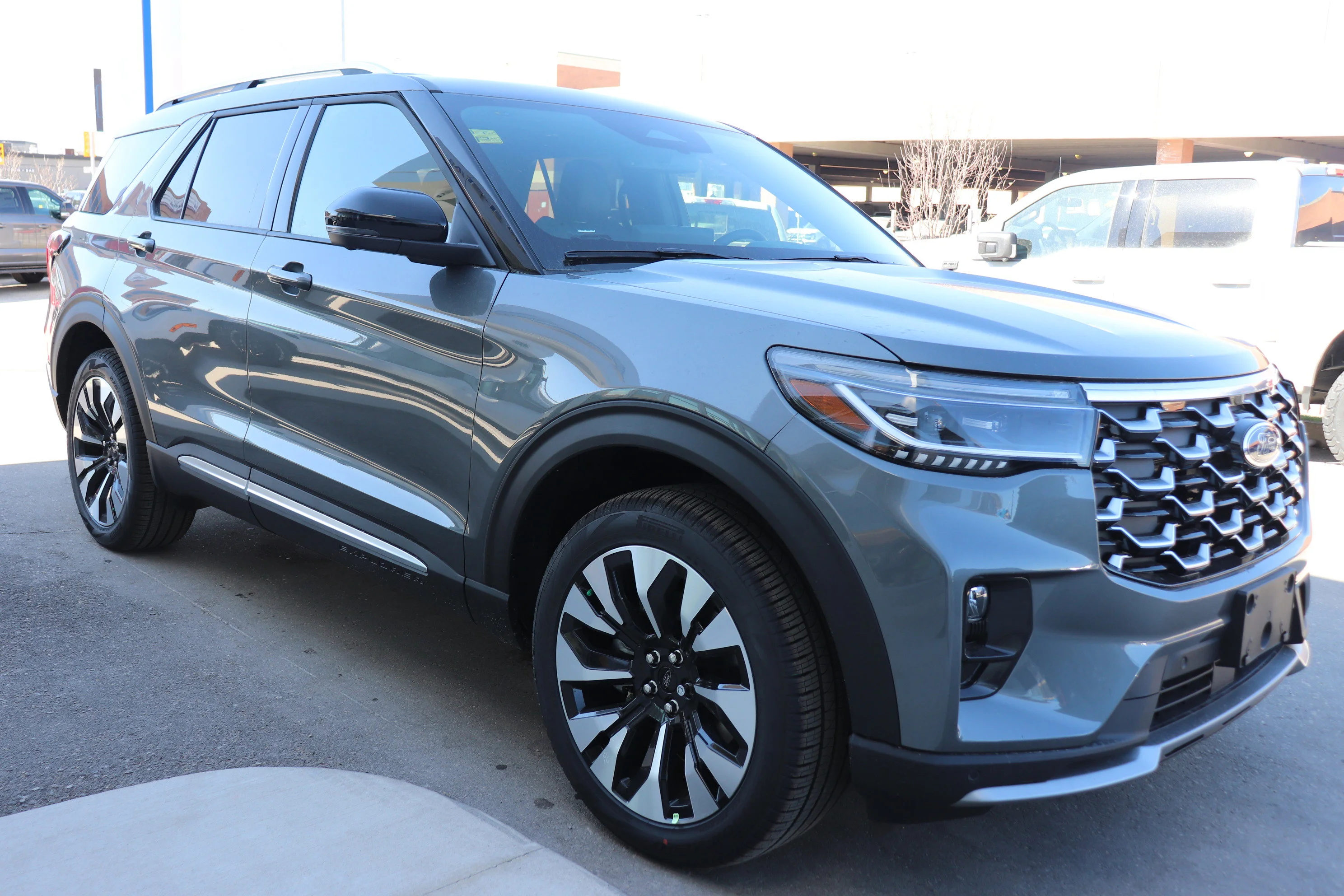 New 2026 CARBONIZED GREY METALLIC Ford Platinum image 5