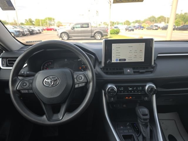 2024 Toyota RAV4 XLE - Photo 11