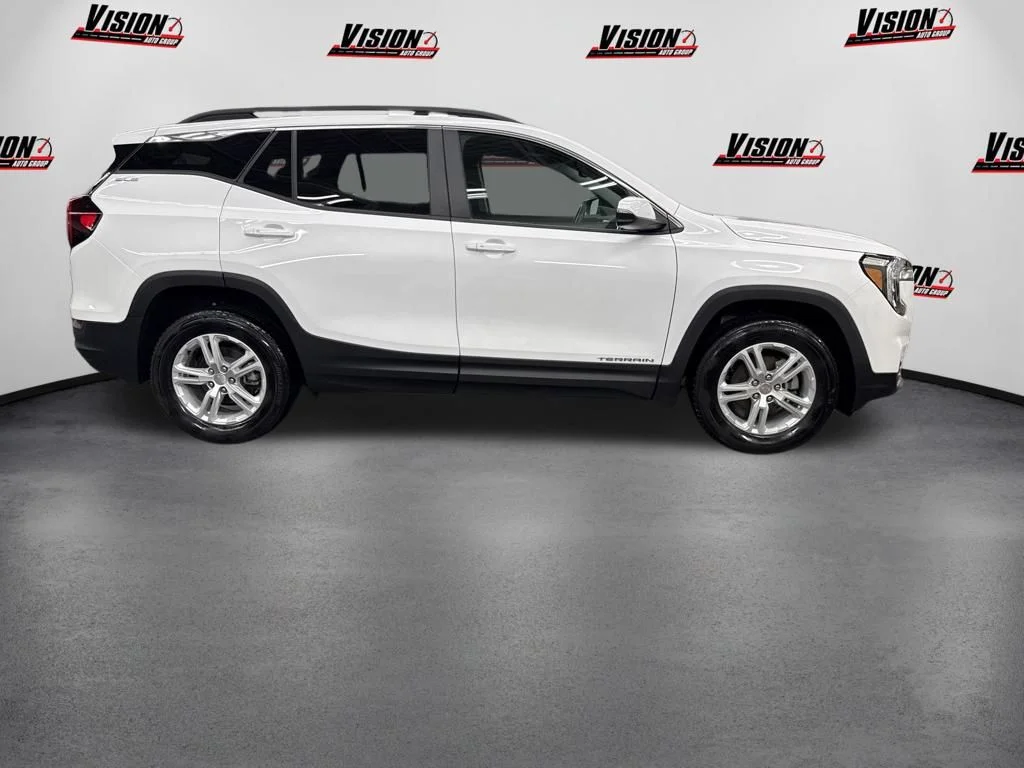 Used 2024 White GMC SLE image 4