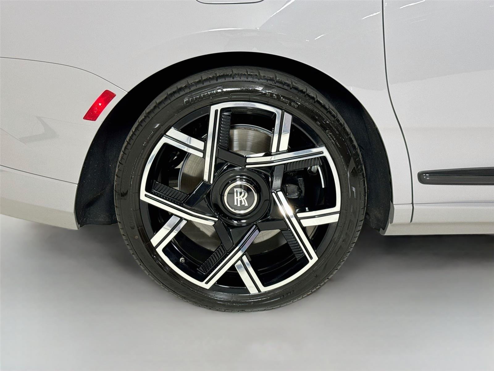 Used 2025 Tempest Gray Rolls-Royce Black Badge | Bespoke Audio | Starlight Roof image 43