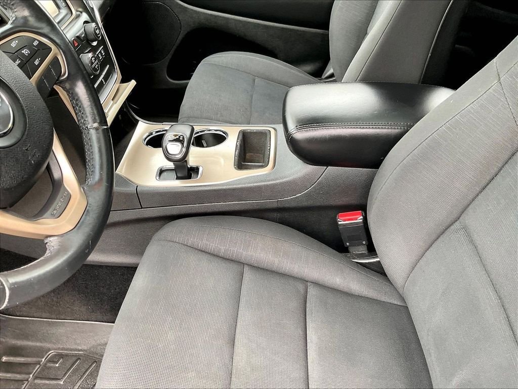 Used 2014 White/off-white Jeep Laredo image 20