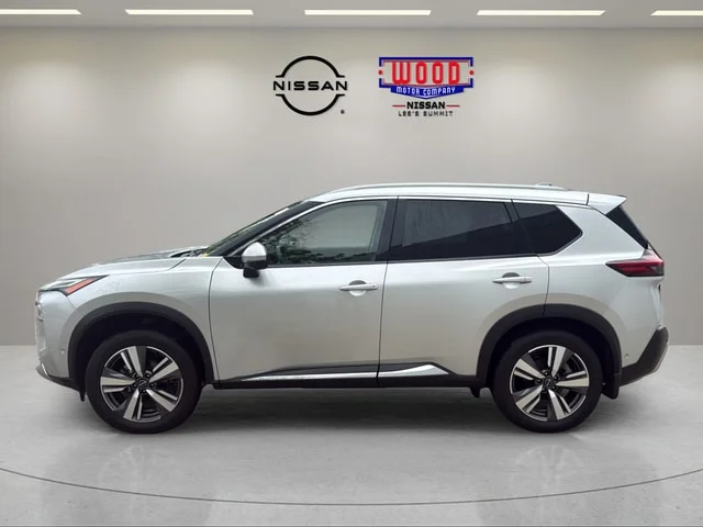 Used 2023 Brilliant Silver Metallic Nissan Platinum image 6