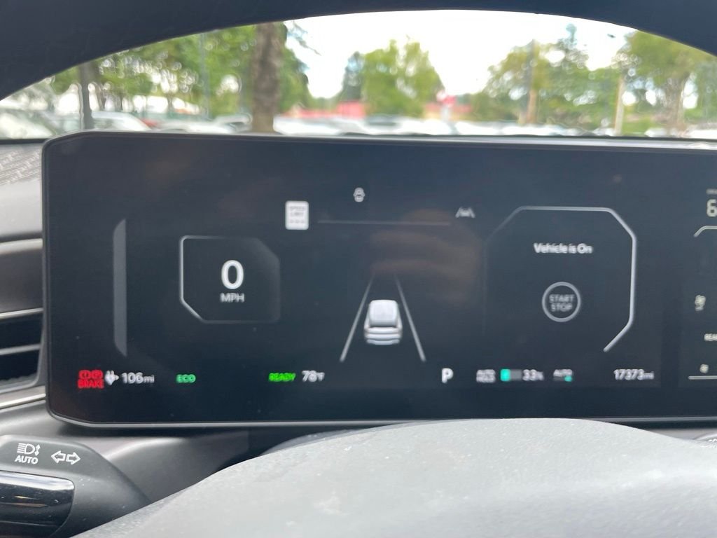 Used 2024 Iceberg Green Kia Wind image 12