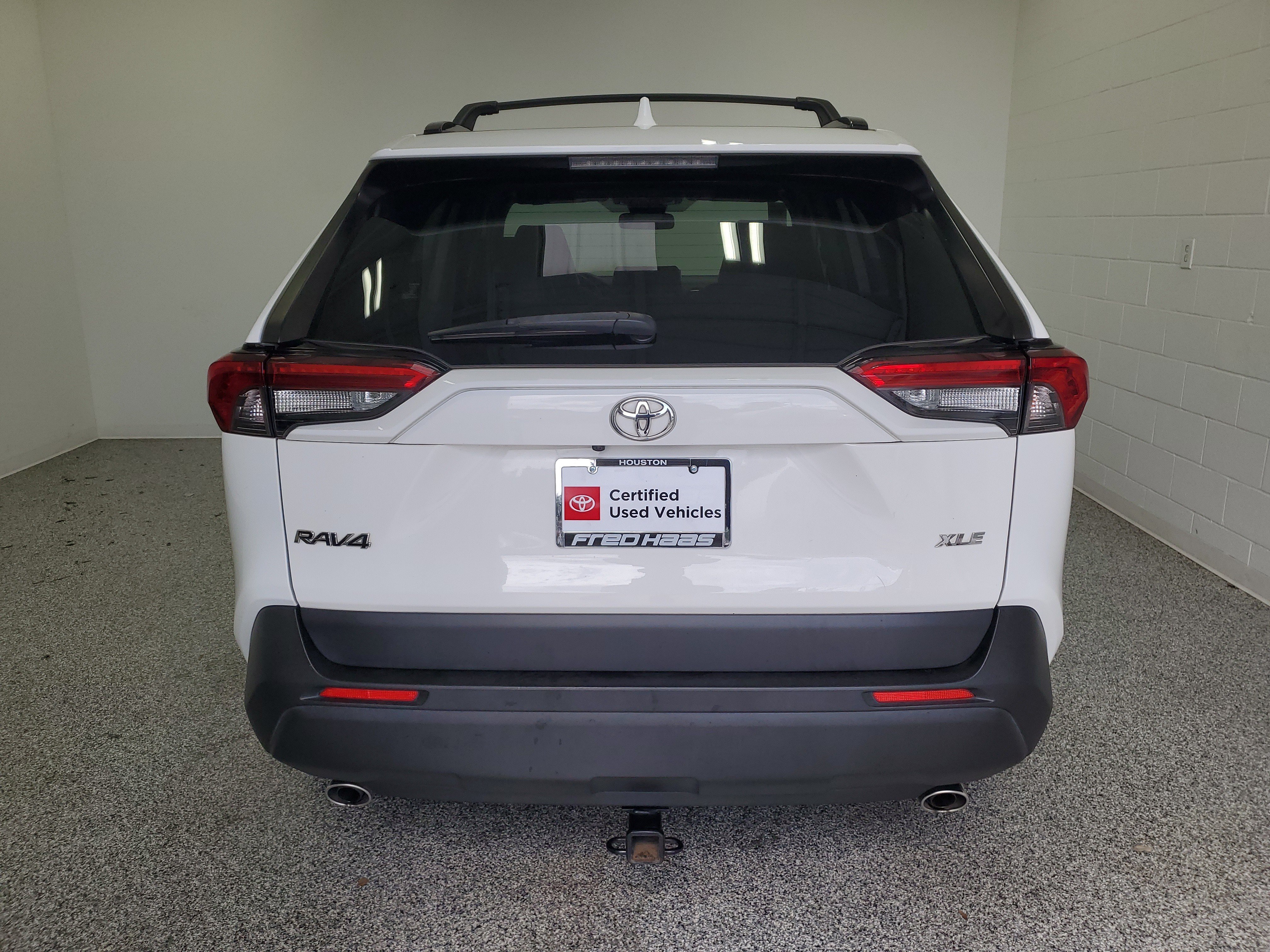 Certified Used 2020 Super White Toyota XLE Premium image 7