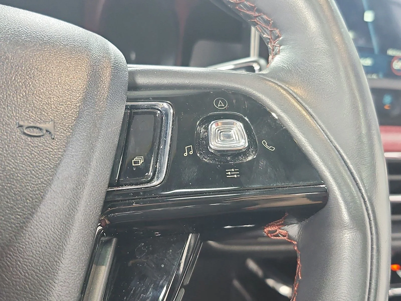 Used 2023 Metallic Lincoln Reserve image 28