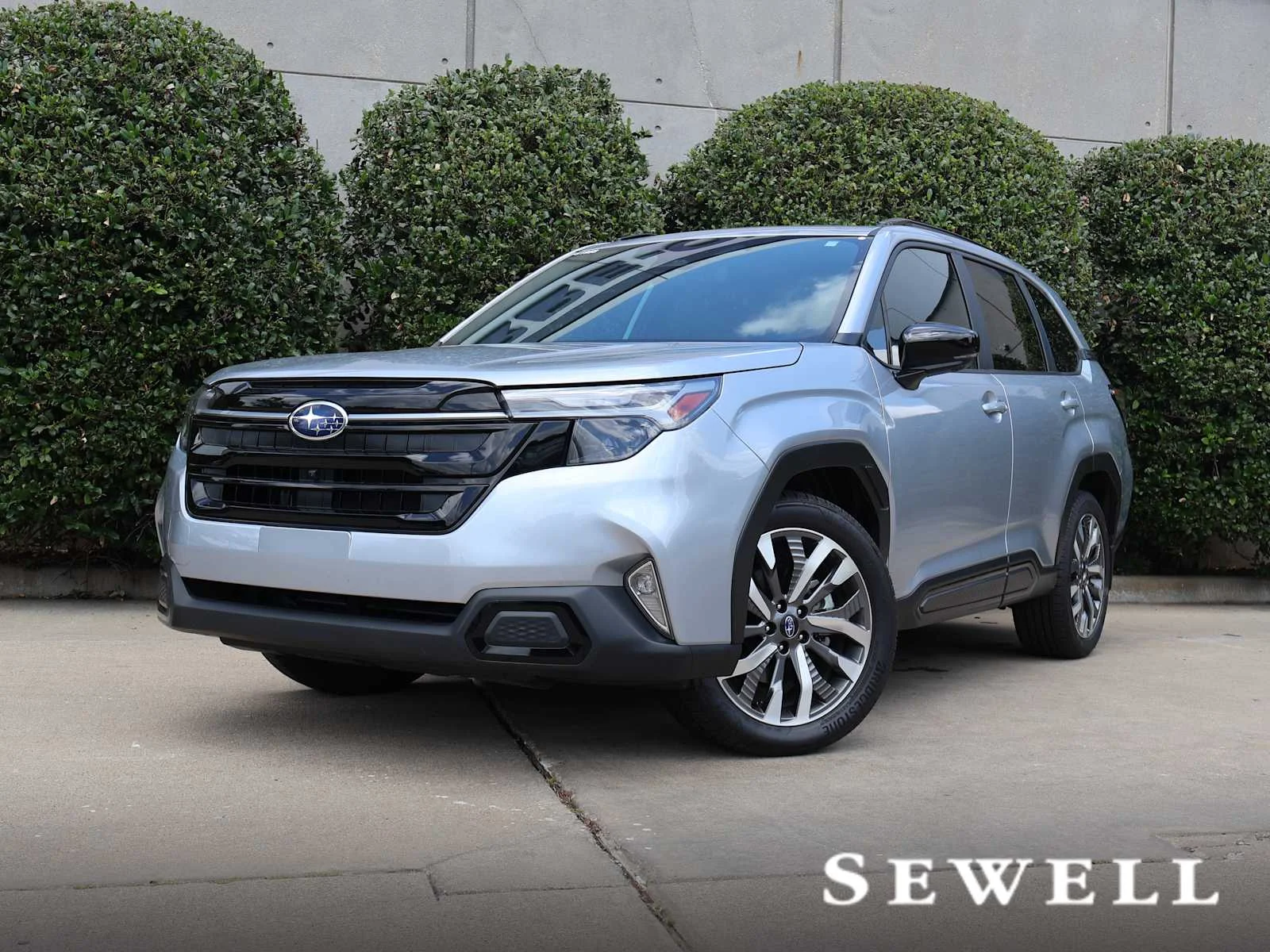 2025 Subaru Forester Touring Hybrid's photo