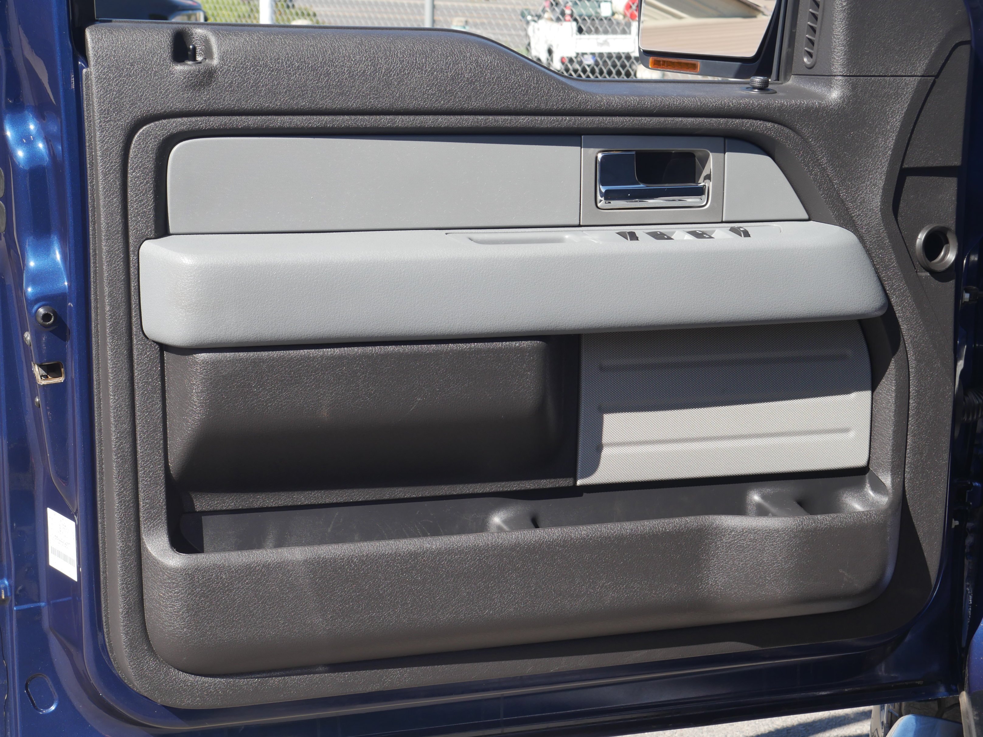 Used 2011 Dark Blue Pearl Metallic Ford XLT image 31