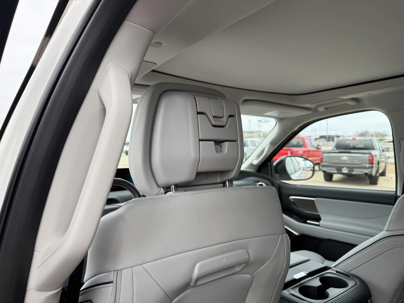 New 2026 Star White Metallic Tri-Coat Ford MAX Platinum® image 26