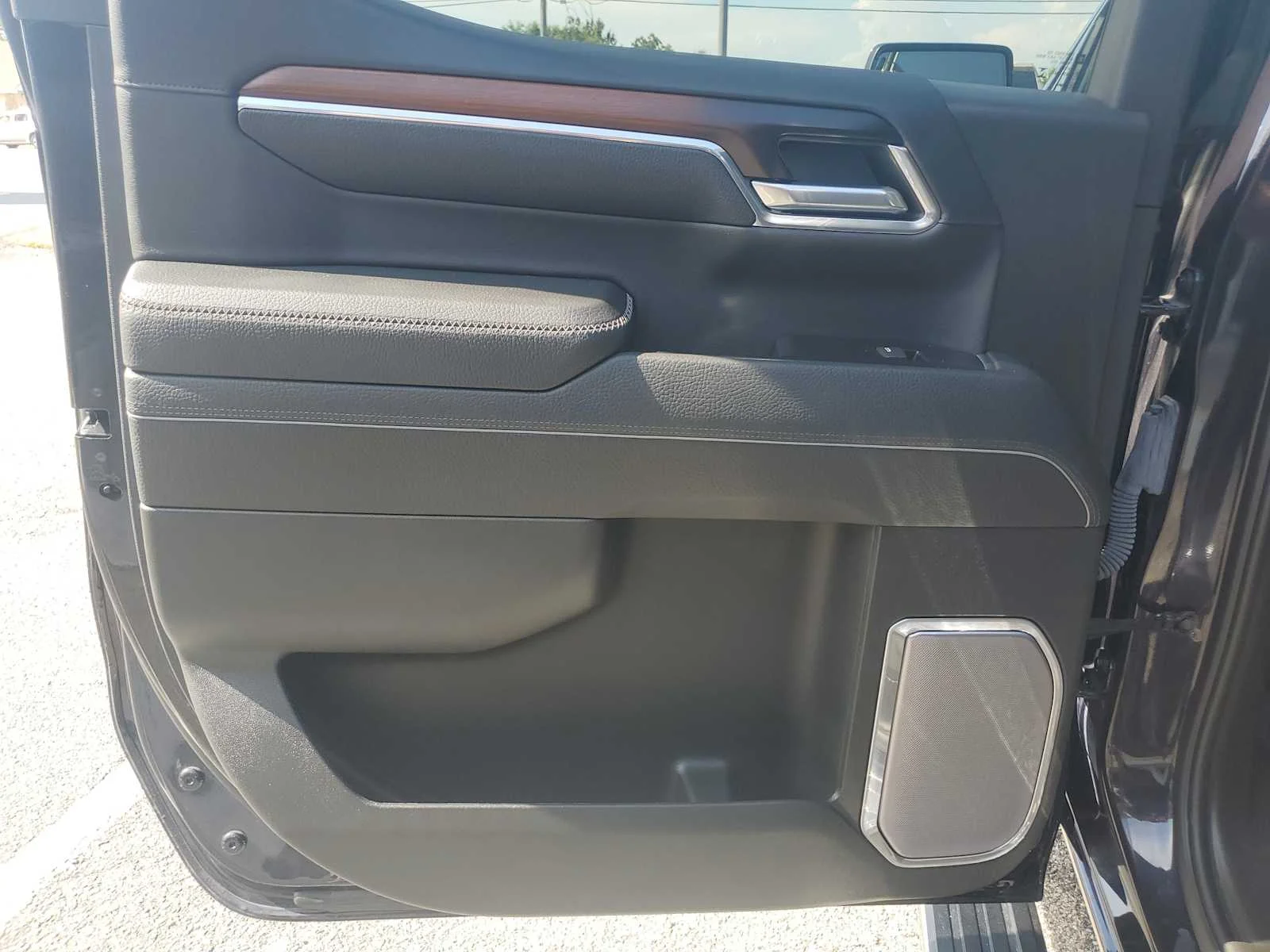 Used 2025 Titanium Rush Metallic GMC Denali image 21