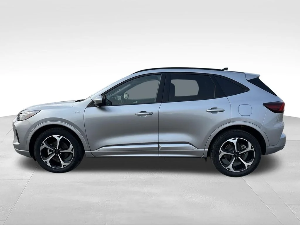 Used 2024 Silver Ford ST-Line Elite image 8