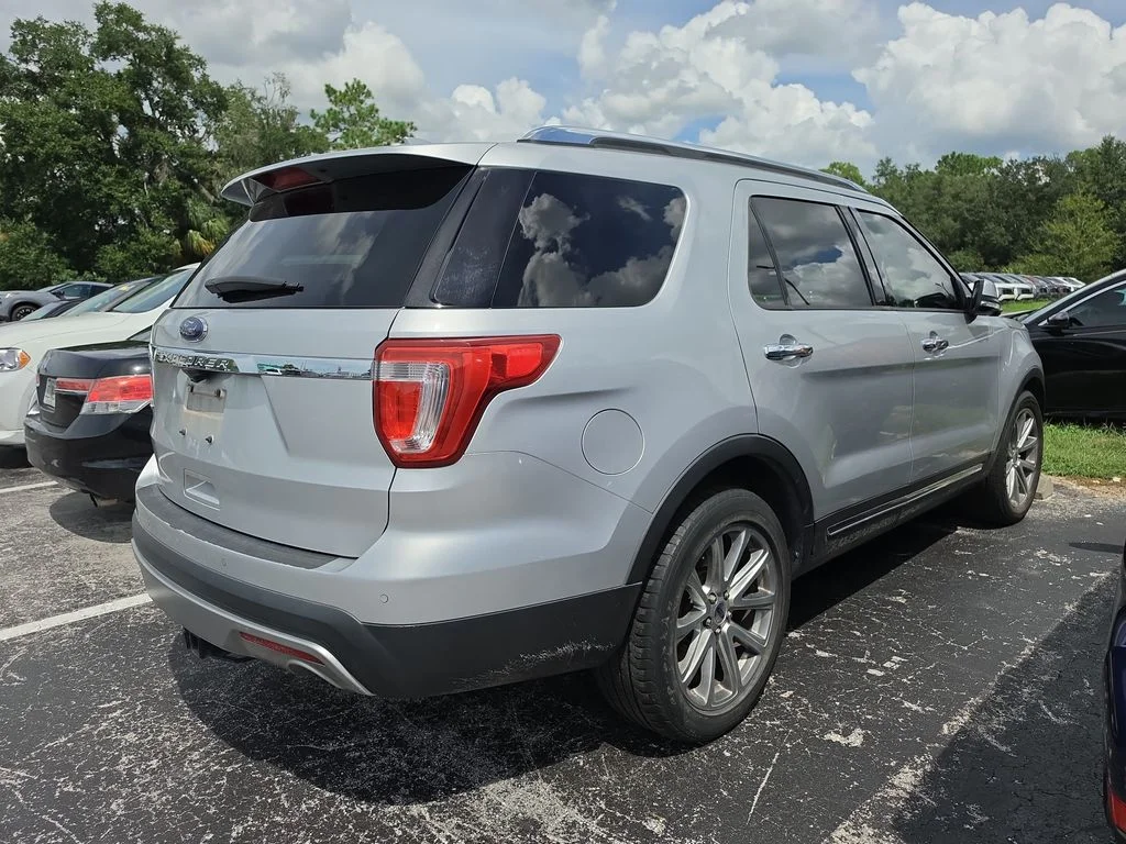 Used 2017 Silver Ford Limited image 3