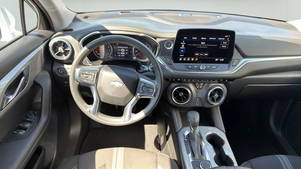Used 2025 White Chevrolet LT image 20