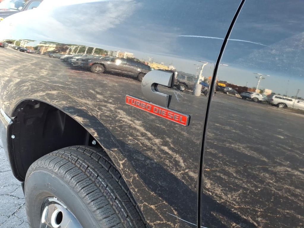New 2027 Diamond Black Crystal Pearlcoat RAM Laramie image 6
