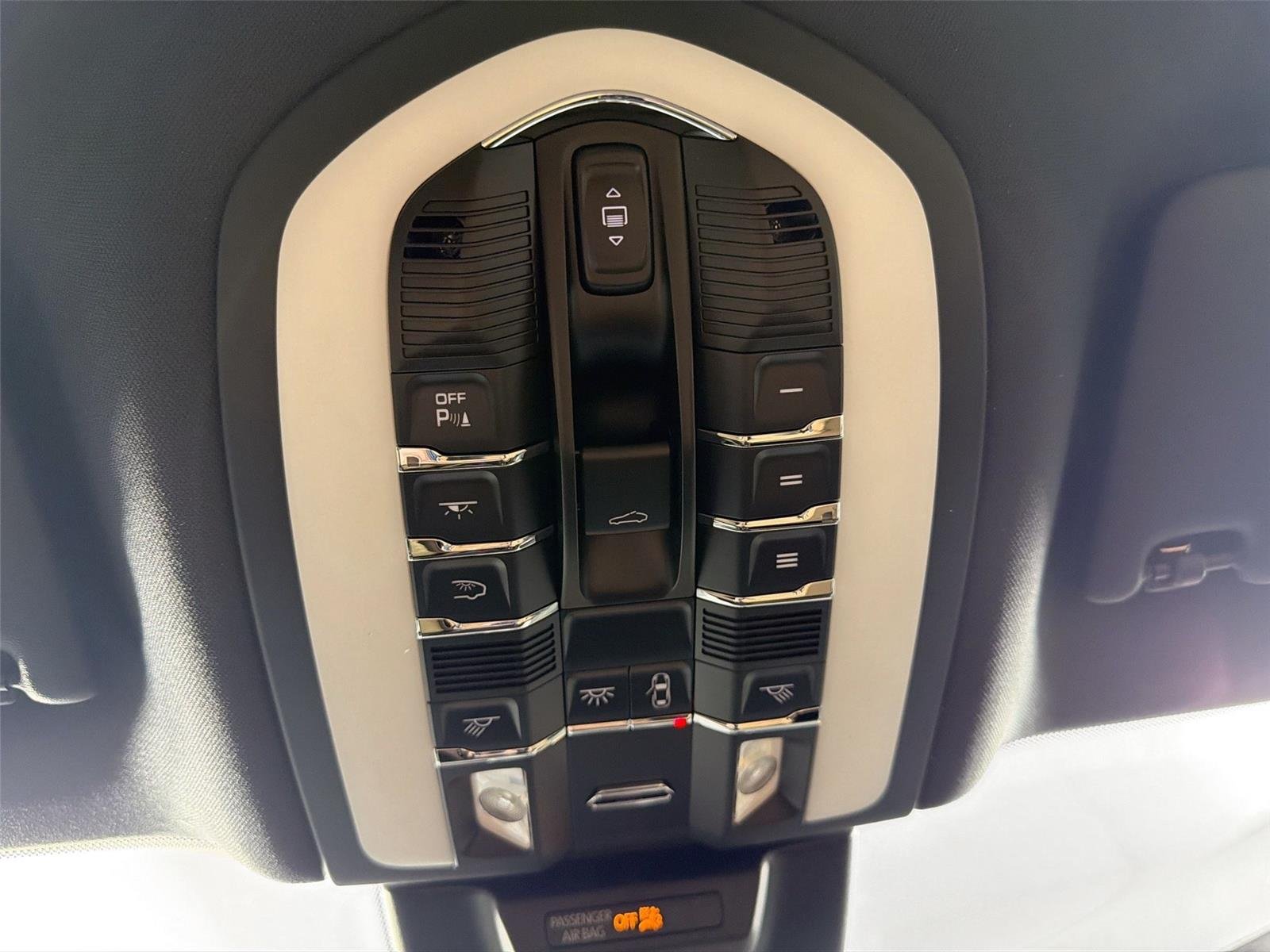 Used 2026 Gentian Blue Metallic Porsche  image 25