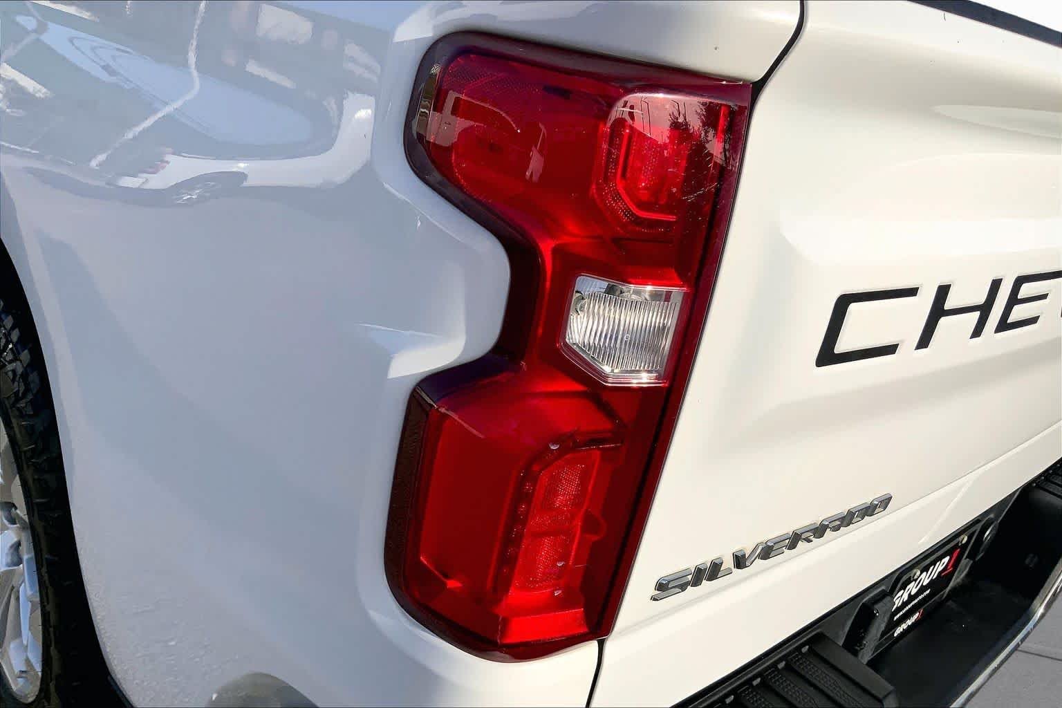 Used 2022 Summit White Chevrolet LTZ image 25