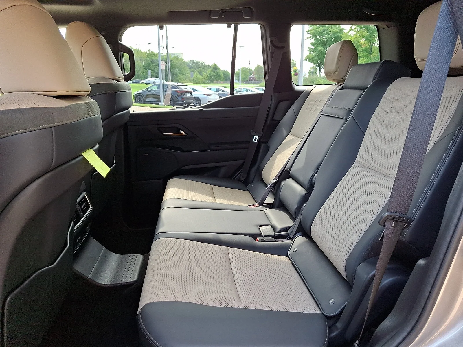 Used 2024 ATOMIC SILVER (1J7) / BLA Lexus  image 10