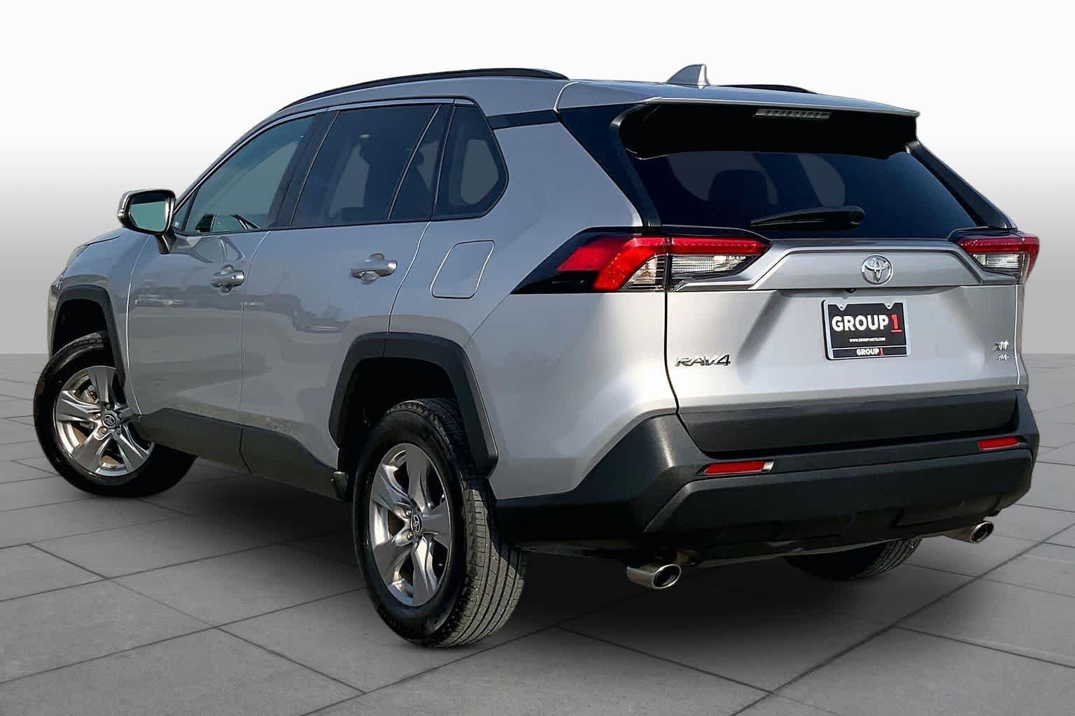 Used 2025 Silver Sky Metallic Toyota XLE image 12