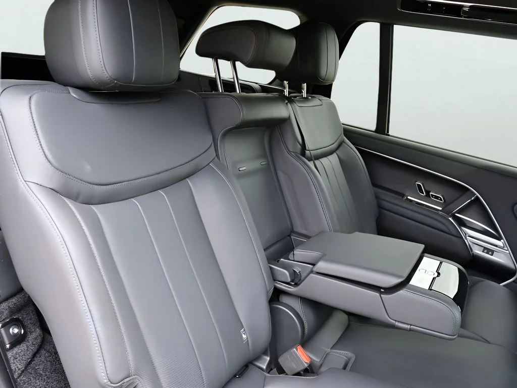 Certified Used 2025 Santorini Black Land Rover SE image 12