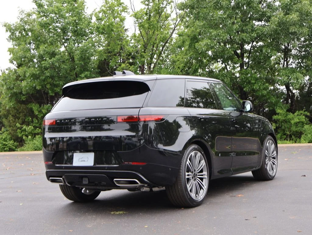 New 2026 Santorini Black Metallic Land Rover Dynamic SE image 7
