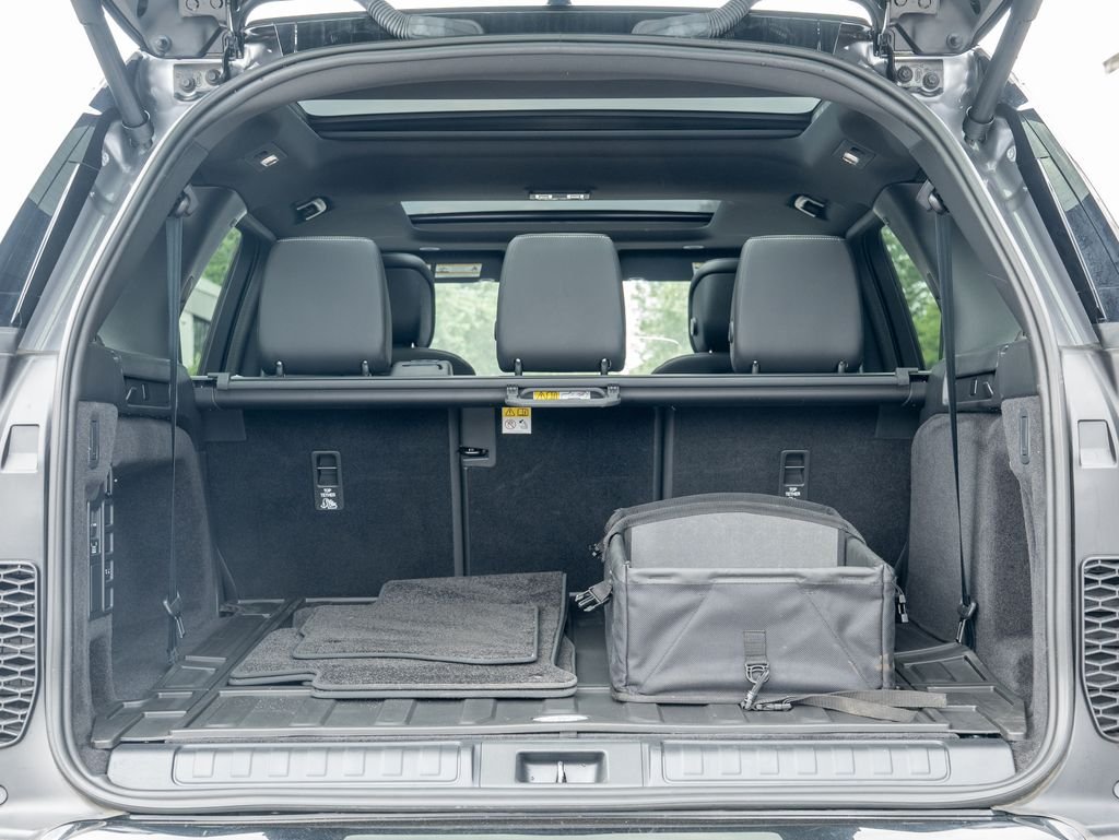 Used 2025 Gray Land Rover Dynamic SE image 38