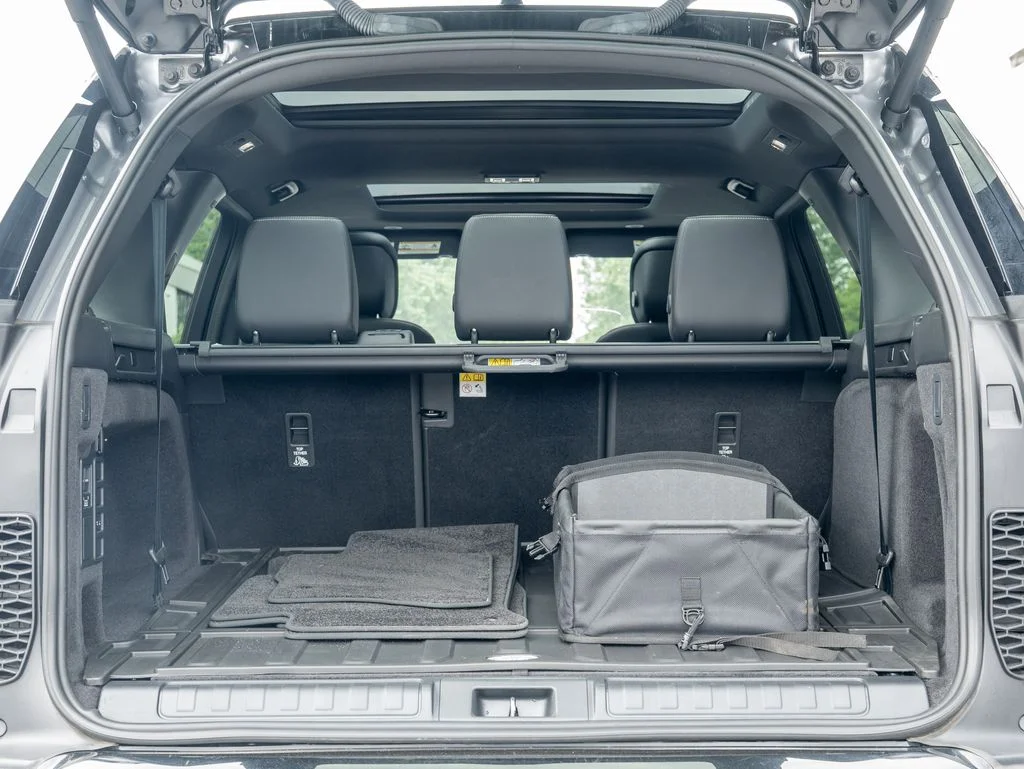 Used 2025 Gray Land Rover Dynamic SE image 38