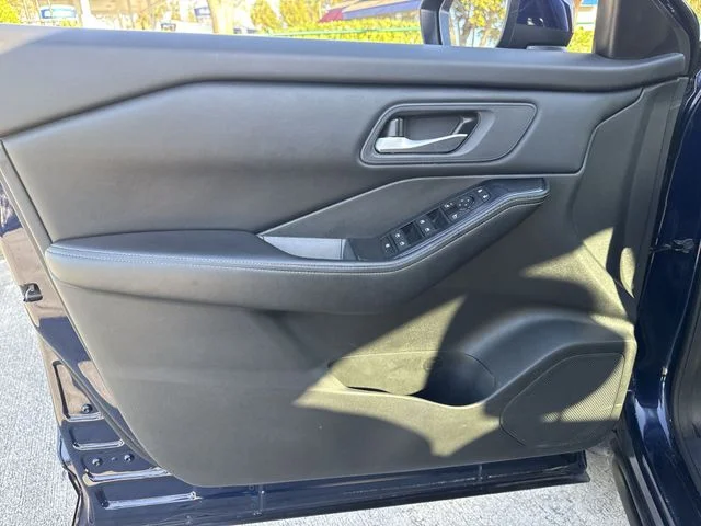 2024 Nissan Rogue SV - Photo 13