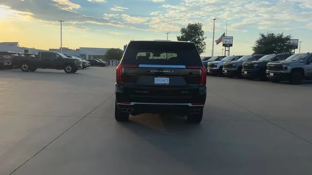 2026 GMC Yukon XL Denali - Photo 7