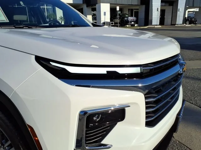 Used 2026 Summit White Chevrolet LT image 12