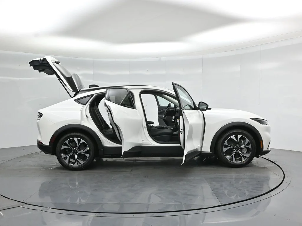 New 2026 Star White Metallic Tri-coat Ford Select image 4