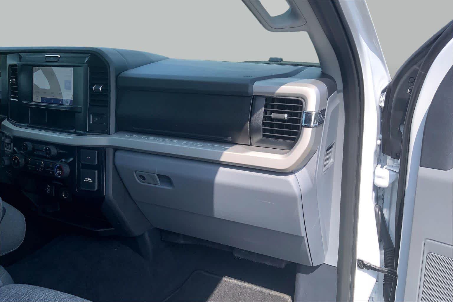Used 2026 Oxford White Ford XLT image 18