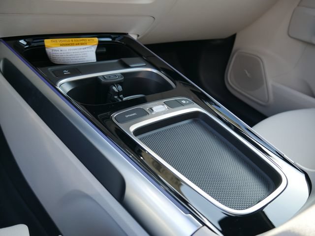 New 2026 Polar White Mercedes-Benz GLB 250 image 39