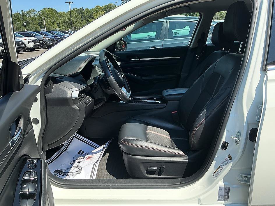 Used 2024 Glacier White Nissan 2.5 SR image 13