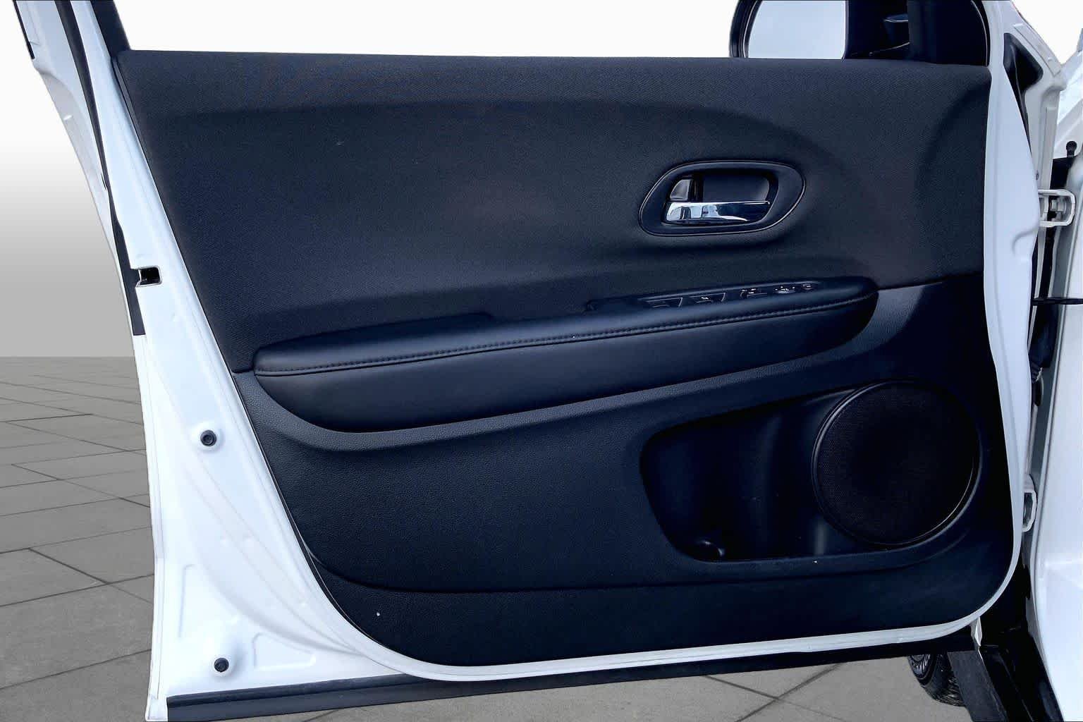 Used 2022 Platinum White Pearl Honda Sport image 21