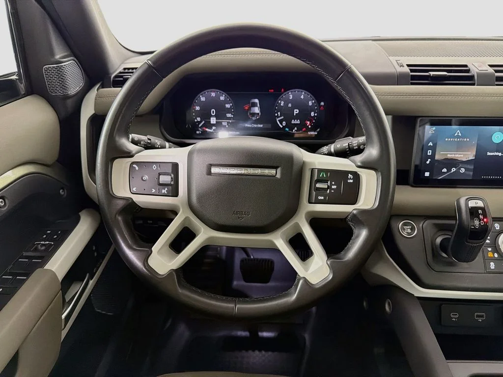Used 2023 Green Land Rover SE image 24