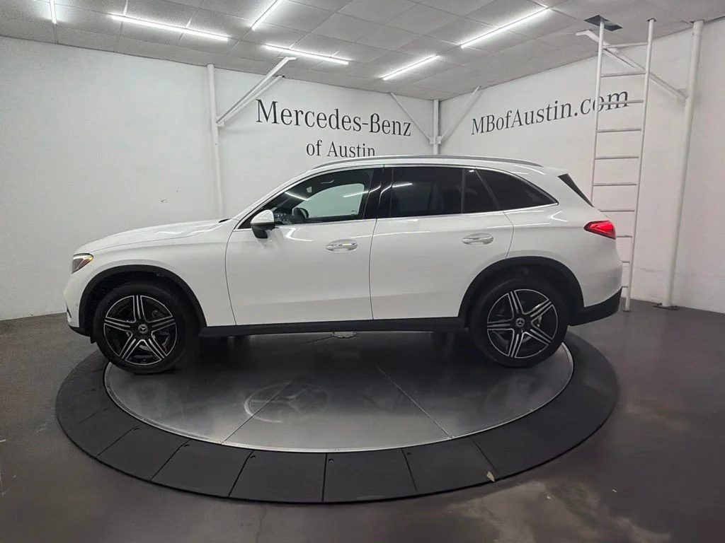 New 2027 White Mercedes-Benz GLC 300 image 4